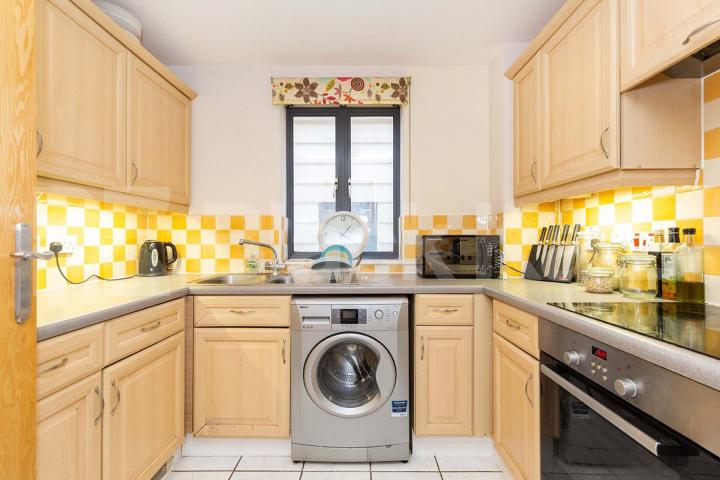 3 bed 2 bathroom property located within a gated developement in Holloway Tollington Way, Holloway